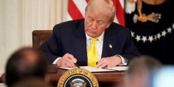 Image idea: US and India flags with shipping containers in the background