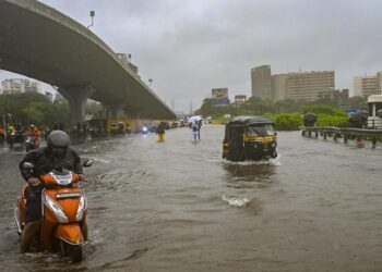 Mumbai Rains LIVE: Air, Road, Rail Services Hit; 500 Evacuated After Mithi Level Rises