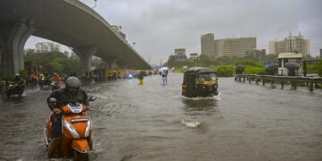 Mumbai Rains LIVE: Air, Road, Rail Services Hit; 500 Evacuated After Mithi Level Rises